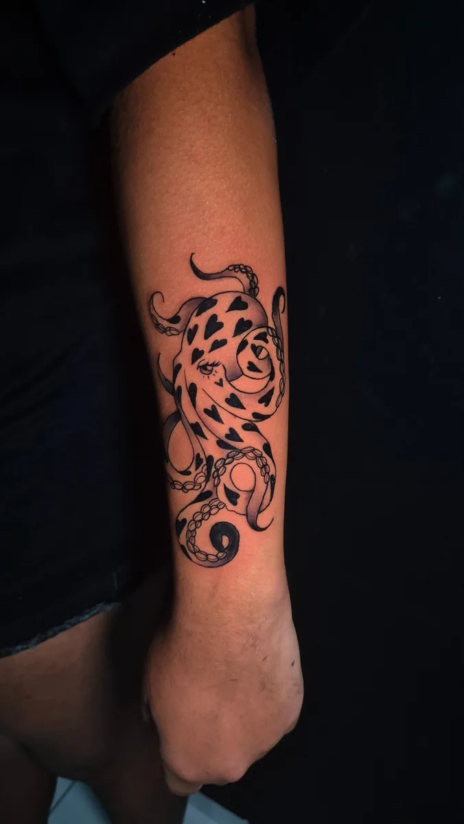 Tatuagem ilustrativa de polvo Palivo Tattoo