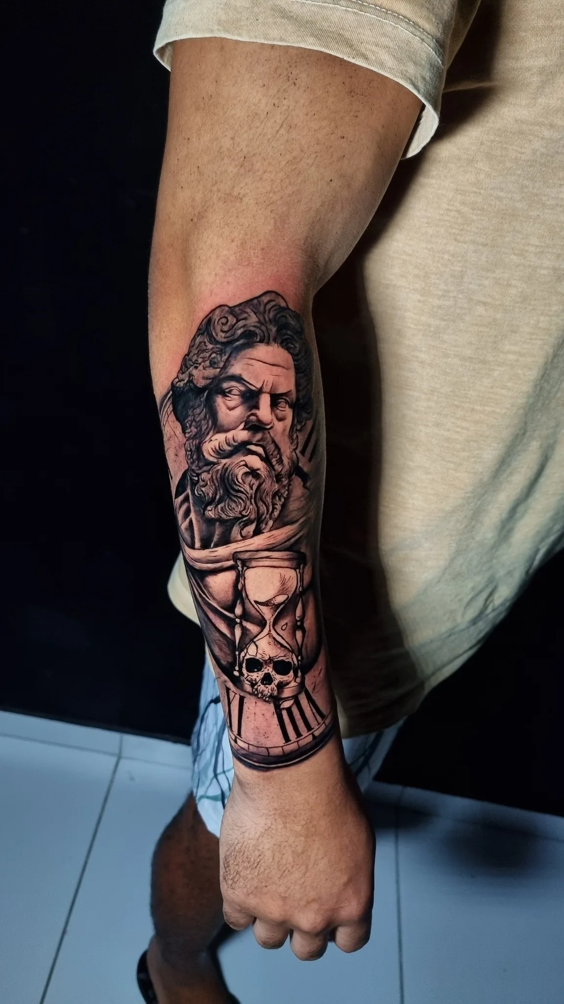 Realismo em preto e cinza Palivo Tattoo