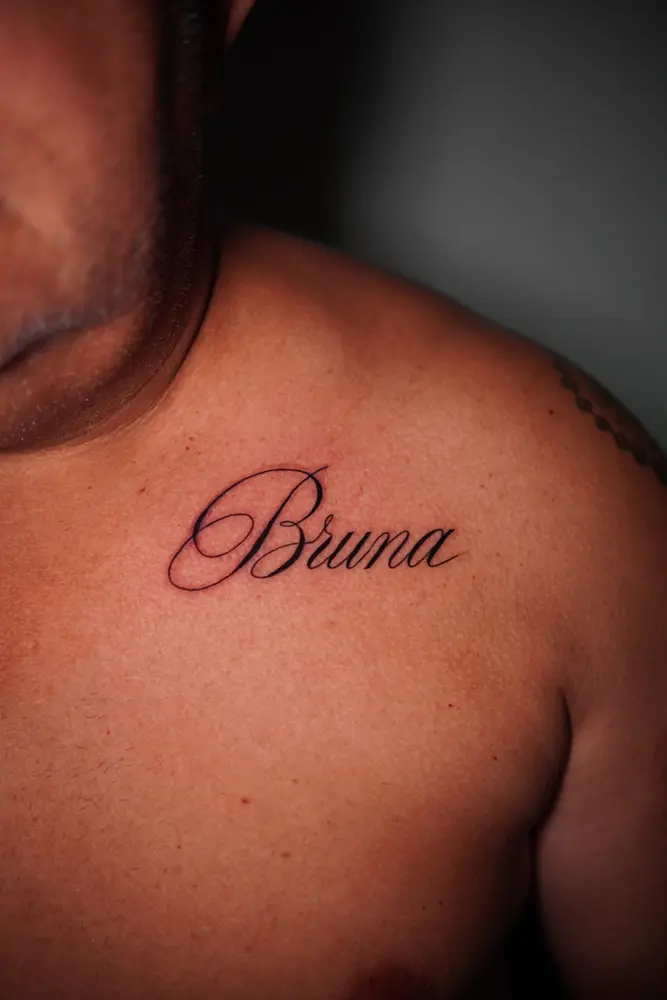 Lettering delicado Palivo Tattoo